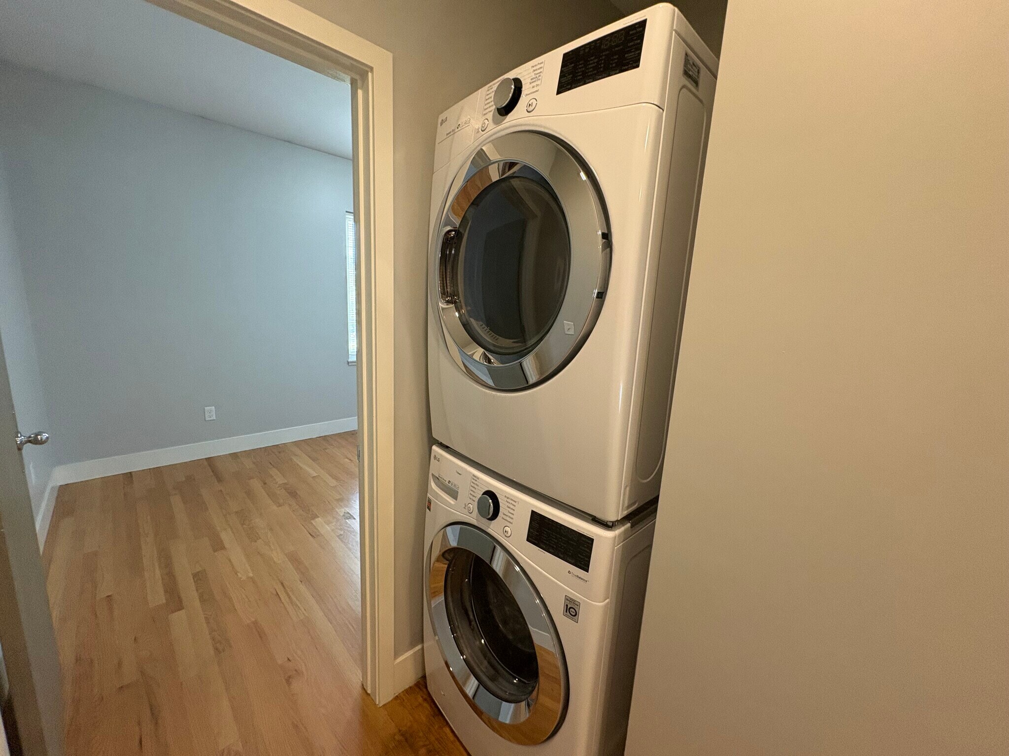 Building Photo - 457 4th St NW