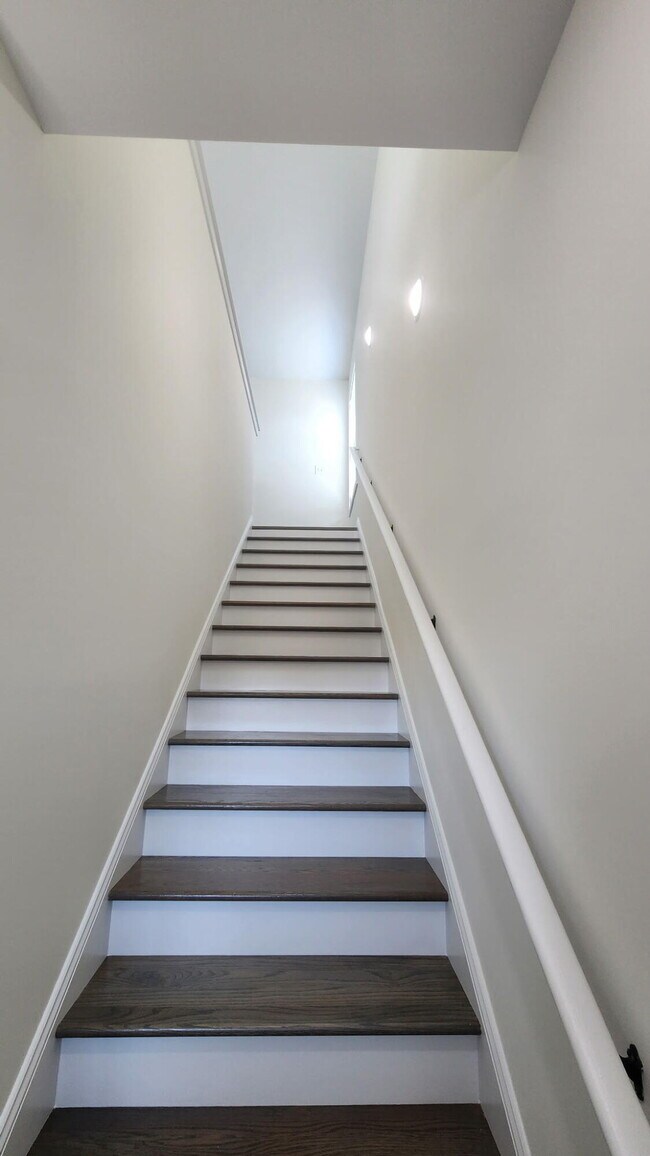 Building Photo - 929 Olympic Ct