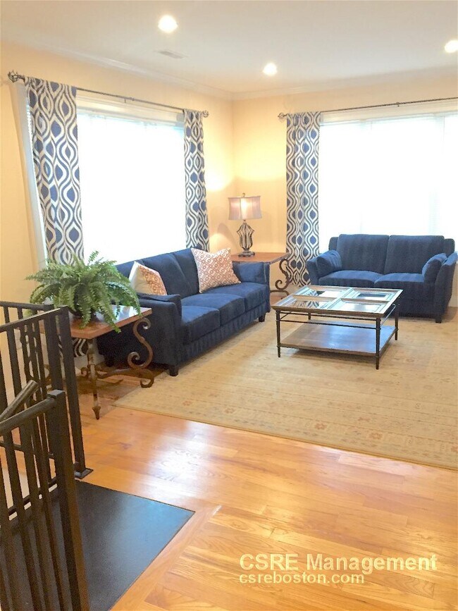 Building Photo - 66 Litchfield St