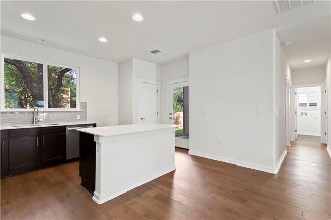 Building Photo - 6800 Menchaca Rd