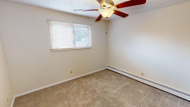 Building Photo - Updated 2 Bedroom, 2nd Floor,  Canfield Ap...