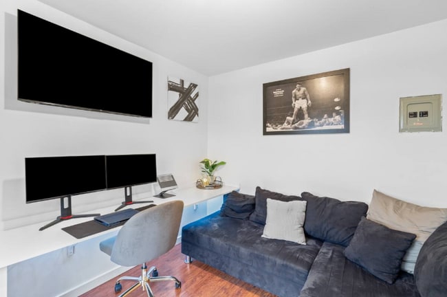 Building Photo - 9810 NE 3rd St