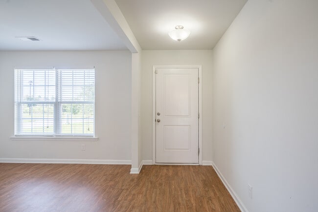 Building Photo - 135 Davila St