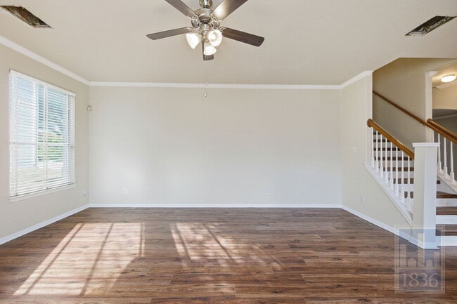 Building Photo - 1110 Water Birch