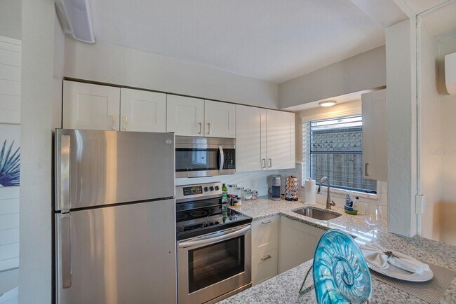 Kitchen - 11430 3rd St E