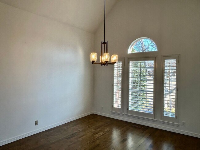 Building Photo - Stunning 4 bedroom, 3 bath home with a pool in beautiful Cedar Ridge!