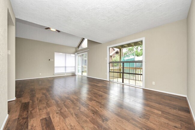 Building Photo - 651 Davis Rd