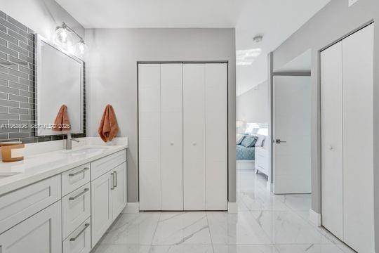 Building Photo - 20515 E Country Club Dr