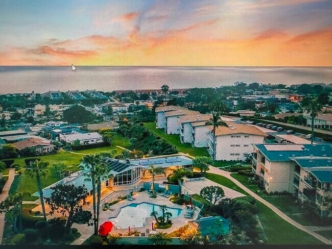 Building Photo - 632 E Solana Cir