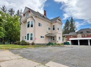 Building Photo - 176 S Chestnut St