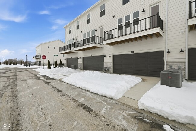 Building Photo - 404 Elite St