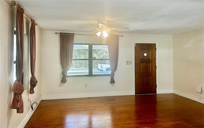 Building Photo - 410 NE 15th Ct