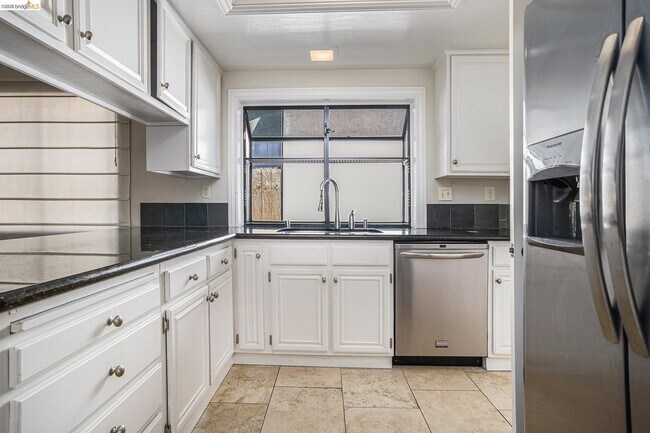 Building Photo - 3000 Sombrero Cir