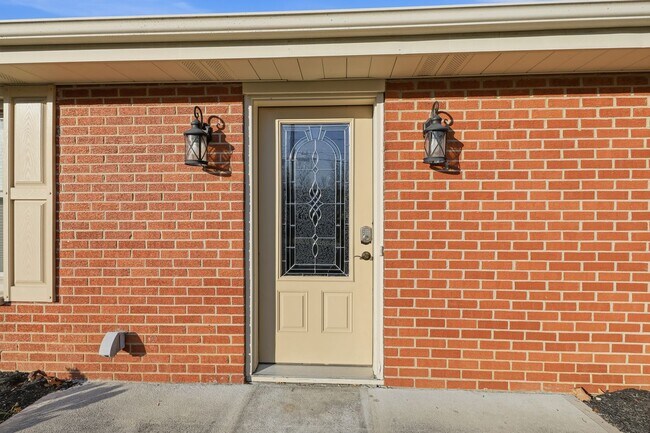 Building Photo - Spacious Ranch on Cul-de-sac Street