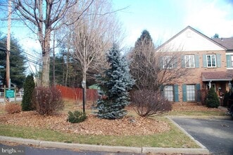 Building Photo - 176 Kenton Dr