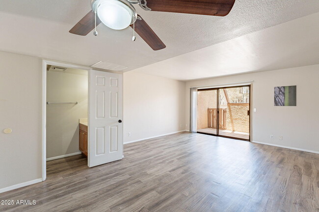 Building Photo - 1319 S Hardy Dr