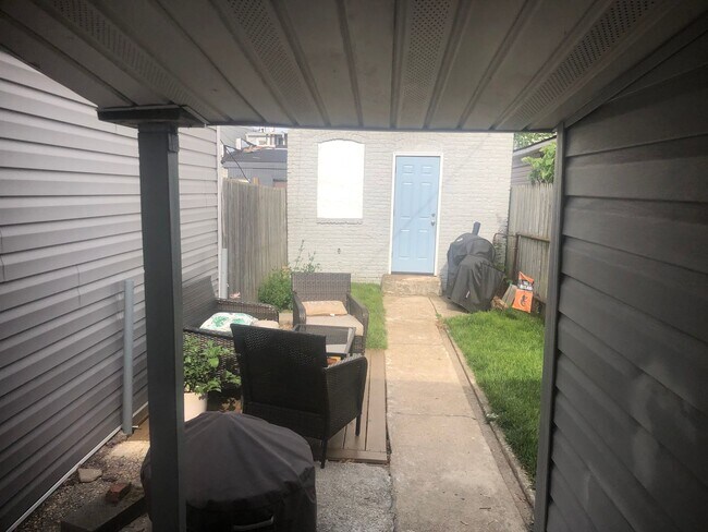 Building Photo - One Block From The Avenue! Perfect 2-Bedro...