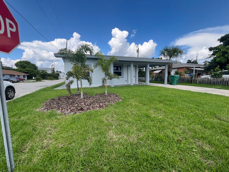 Primary Photo - 957 Lewis Dr