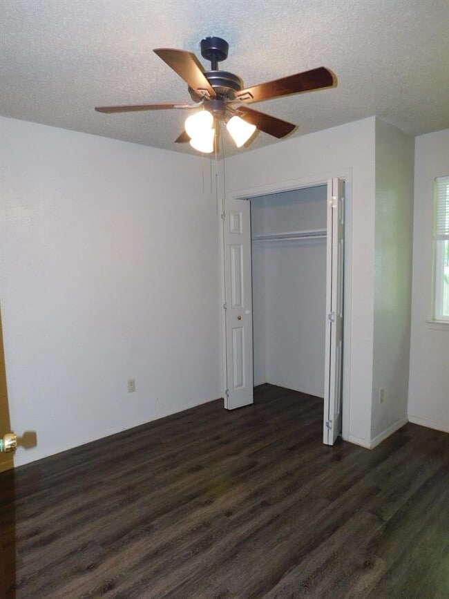 Building Photo - 7800 Brodie Ln