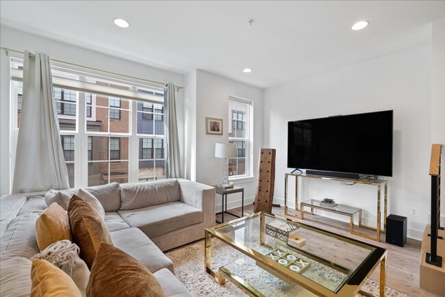 Building Photo - Modern 2024 Townhome with Rooftop Terrace.