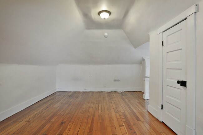 Building Photo - 1611 Summit St