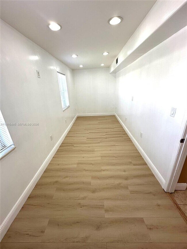 Building Photo - 3101 SW 67th Ave