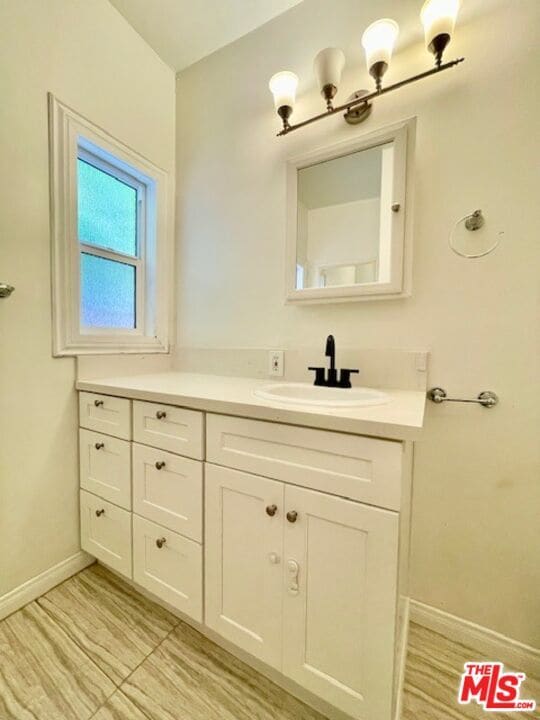 Building Photo - 459 S Holt Ave