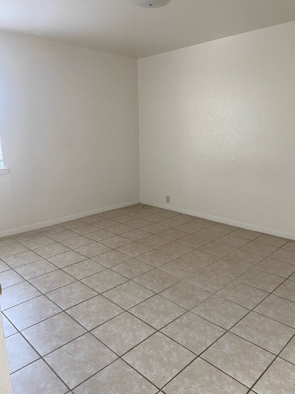 Building Photo - 414 E Avenue A