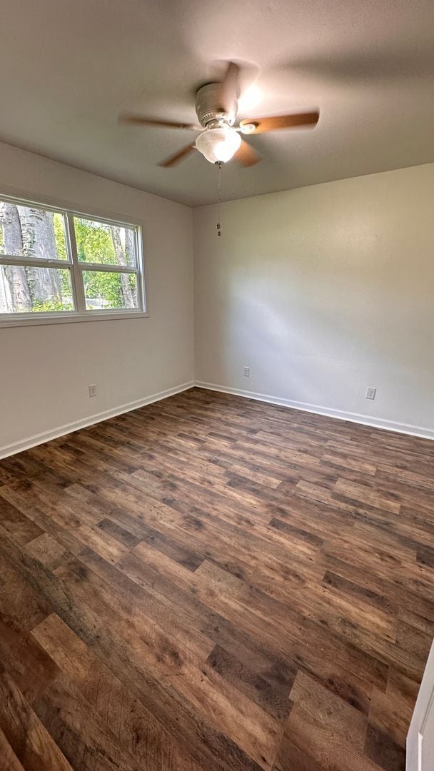 Building Photo - 2BR/1BA Renovated Triplex Unit – Prime Loc...