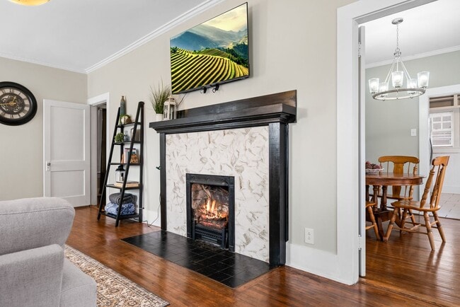 Building Photo - Renovated Vintage Cottage in downtown Cookeville