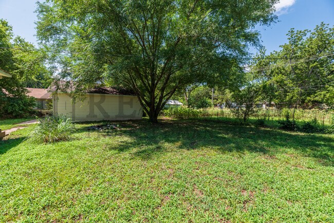 Building Photo - 211 S Emporia St