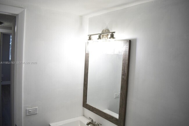 Building Photo - 16465 NE 22nd Ave