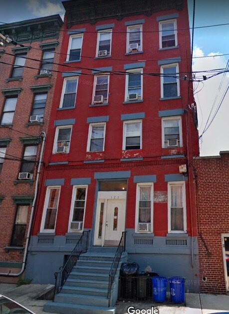Building Photo - 123 Clinton St