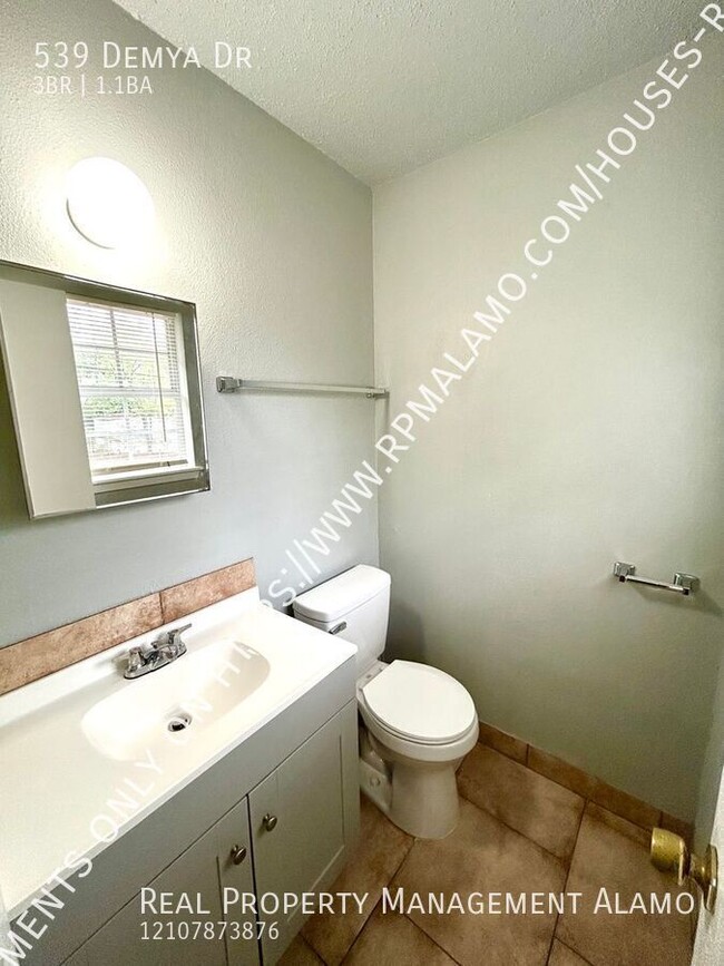 Building Photo - **MOVE-IN SPECIAL** AVAILABLE NOW! 3 Bedro...