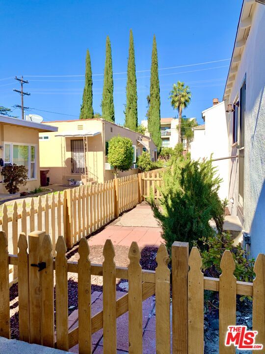 Building Photo - 604 Windsor Rd