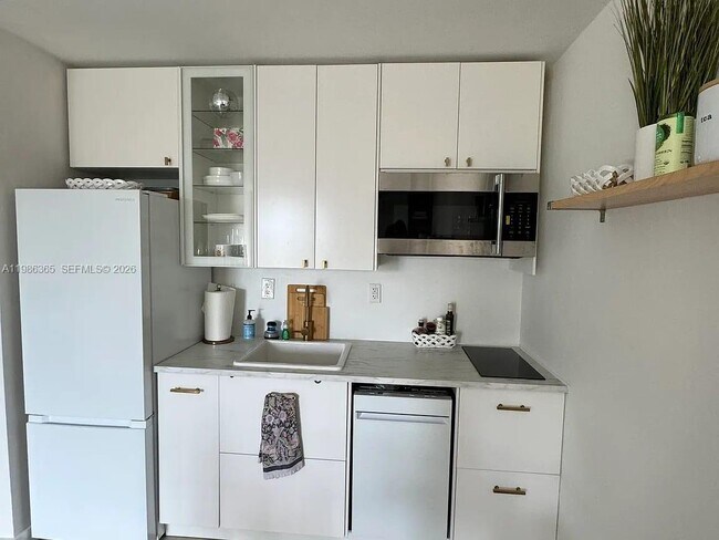 Building Photo - 1615 West Ave