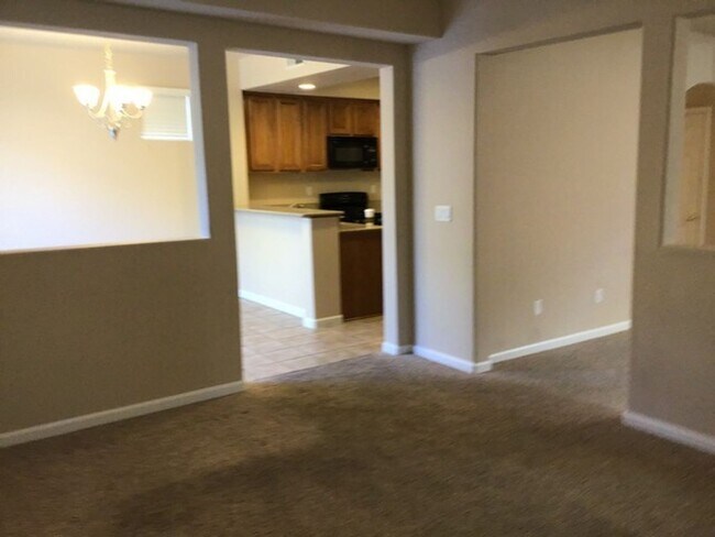 Building Photo - Gated Community 4 Bedroom 2.5 Bath Home...
