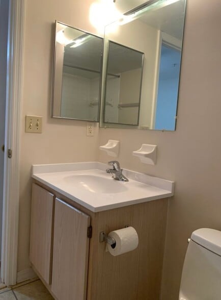 Building Photo - 2360 SW Archer Rd