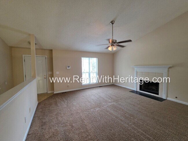 Building Photo - 6322 Hillview Ln