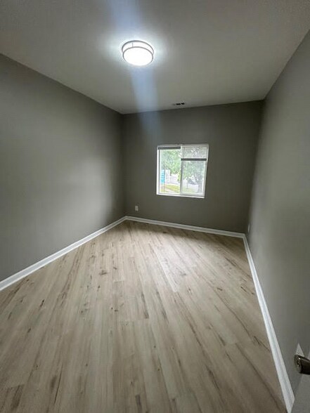 Building Photo - 576 E Fall Creek Pkwy N Dr