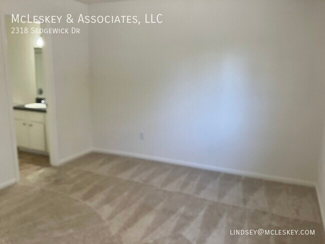 Building Photo - 2318 Sedgewick Dr