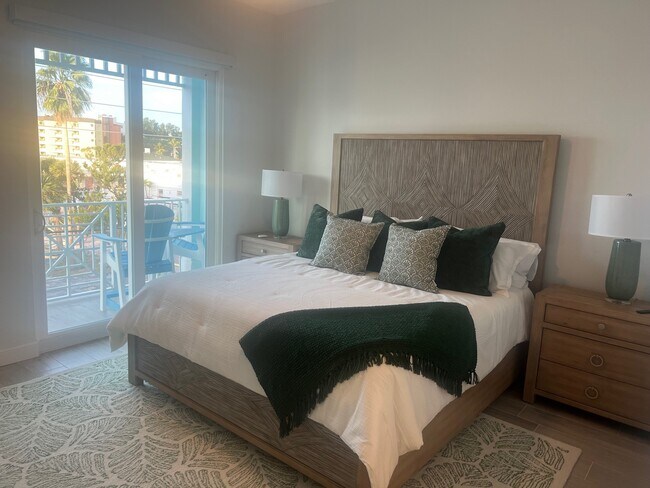 Building Photo - 11715 1st St E