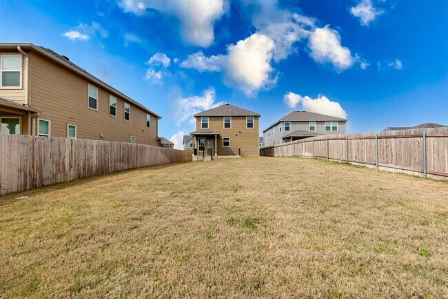Building Photo - 105 Clematis Ct