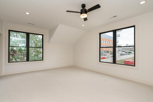 Building Photo - 120 Caren Ave