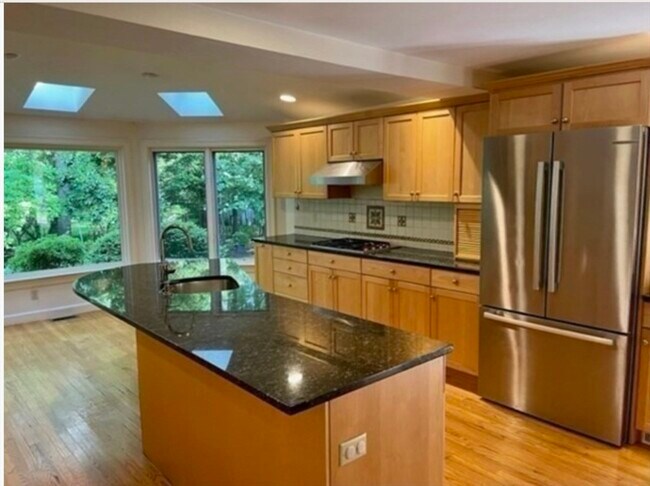 Building Photo - 124 Pilgrim Rd
