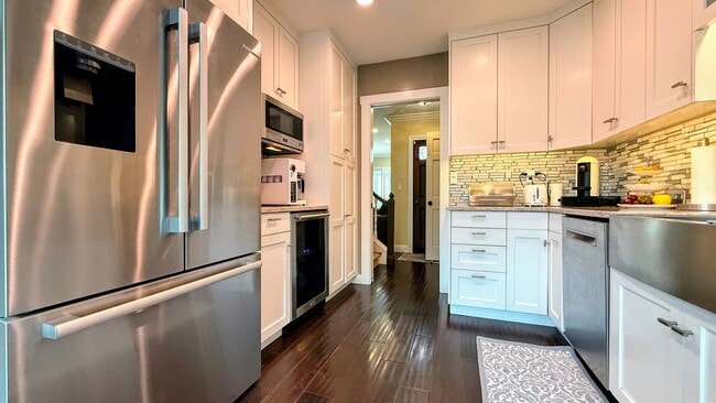 Building Photo - 2BD/3BA - Beautiful Gated Los Altos Condo with Detached Garage & Private Storage