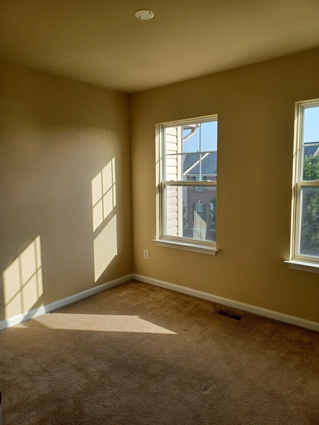Building Photo - 103 Argyle Ct