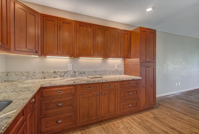 Building Photo - 170 Barracuda St