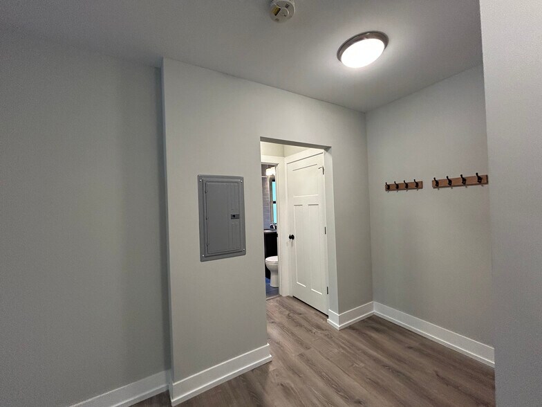 Building Photo - 1128 Maple Ave