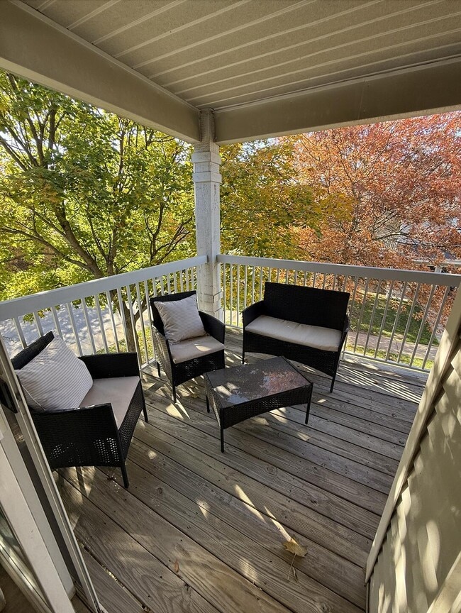 Building Photo - 272 Columbus Dr